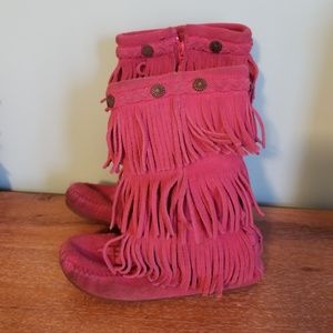 Pink Minnetonka fringe boots 💕